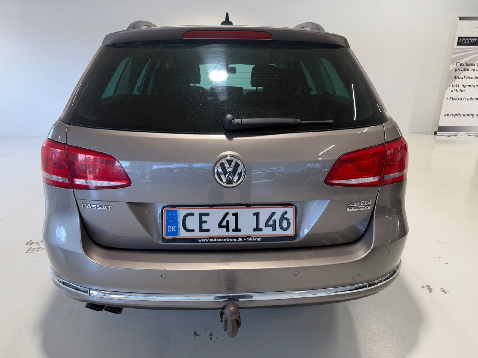 Grå VW Passat fra 2011