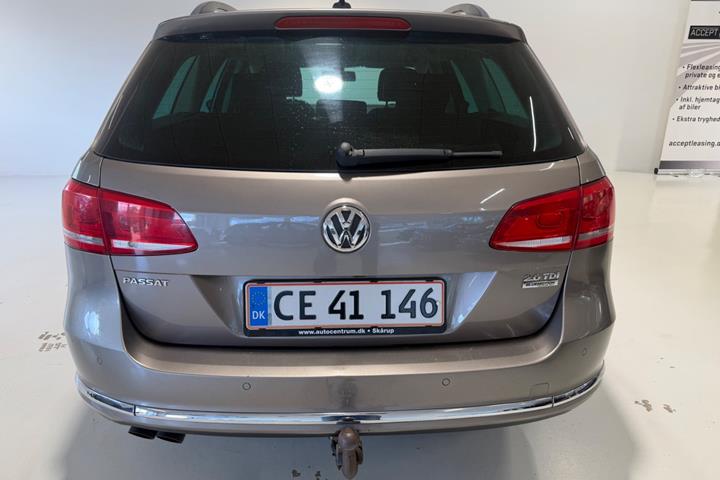 Grå VW Passat fra 2011