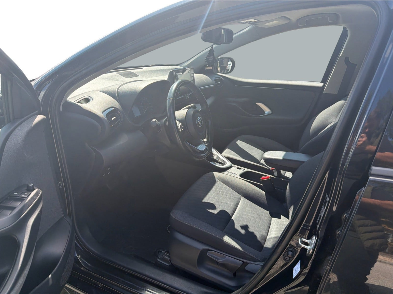Sort Toyota Yaris fra 2020