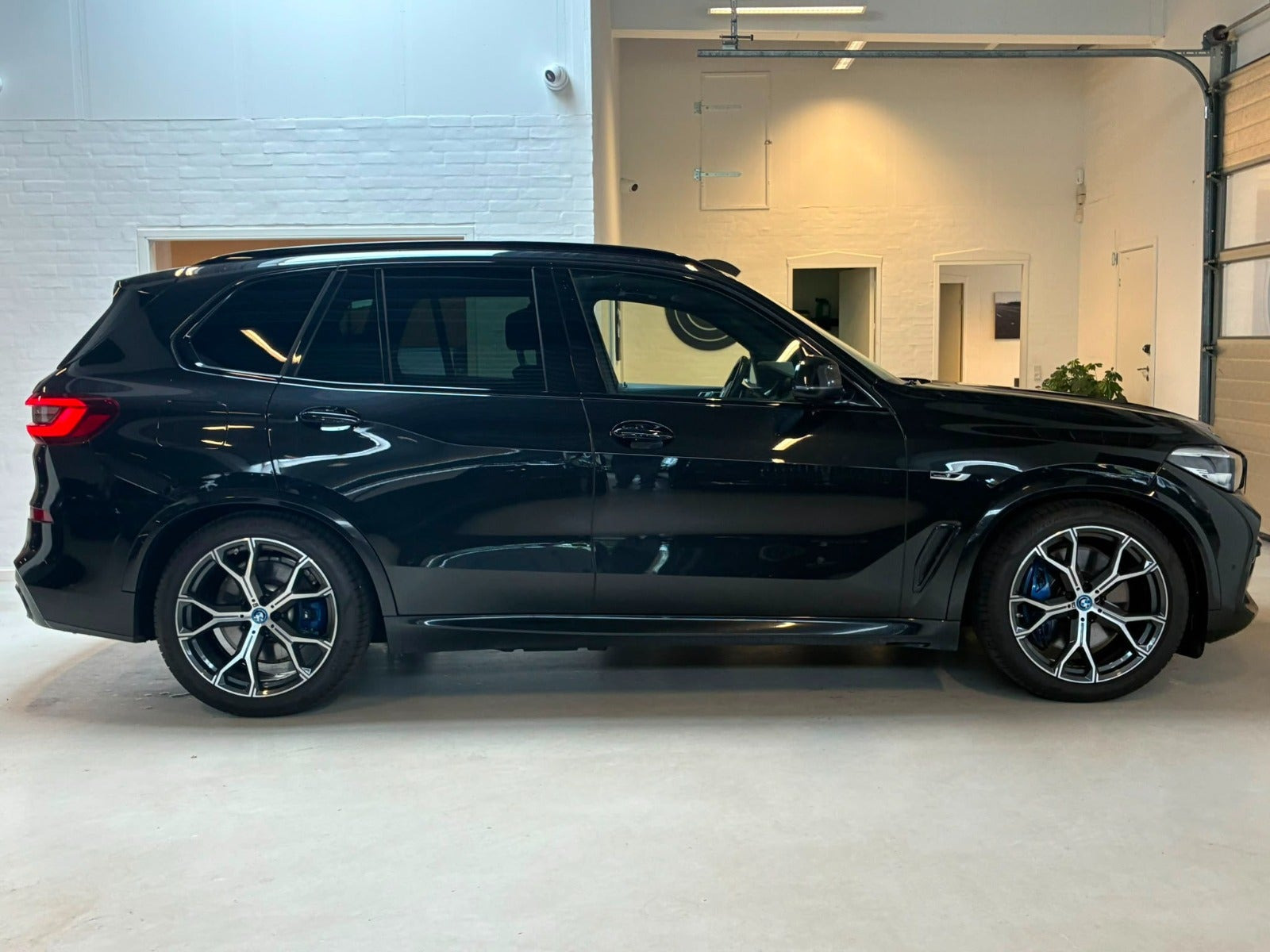 Sort BMW X5 fra 2023