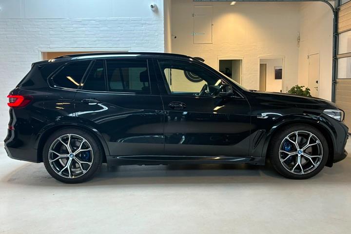 Sort BMW X5 fra 2023