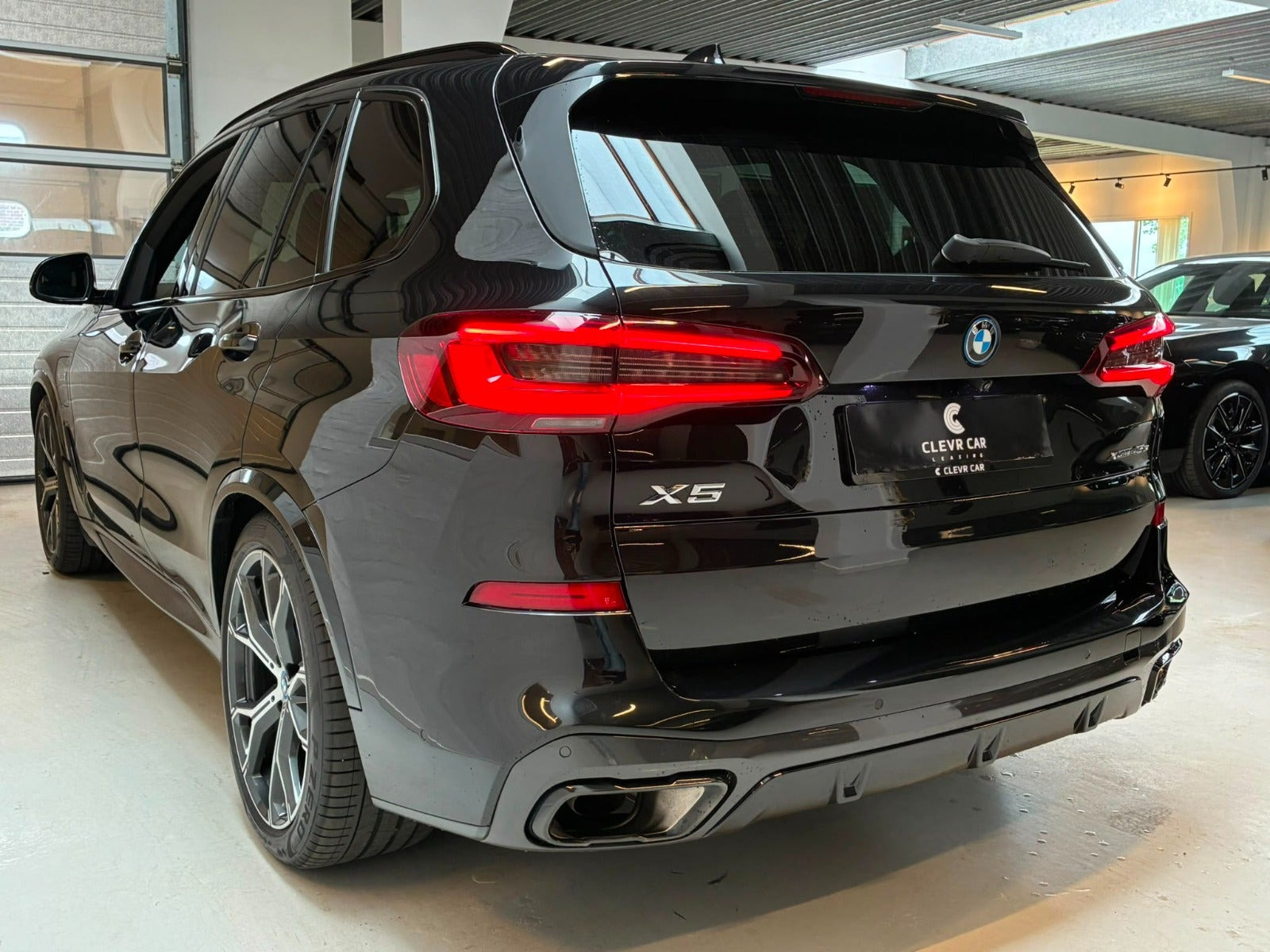Sort BMW X5 fra 2023