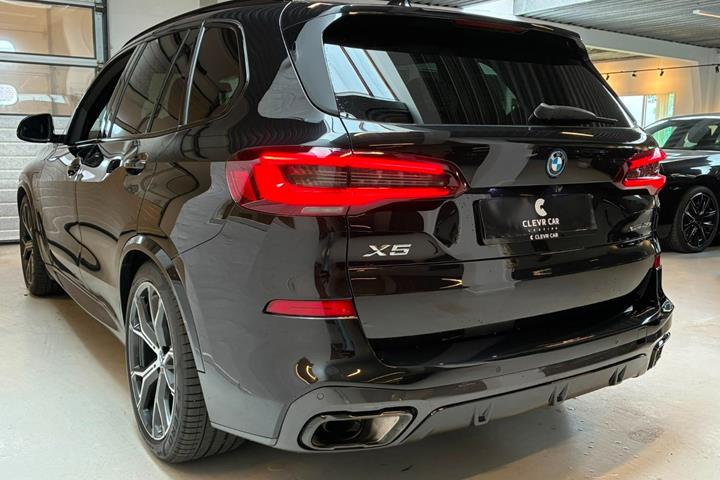 Sort BMW X5 fra 2023