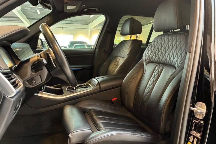Sort BMW X5 fra 2023