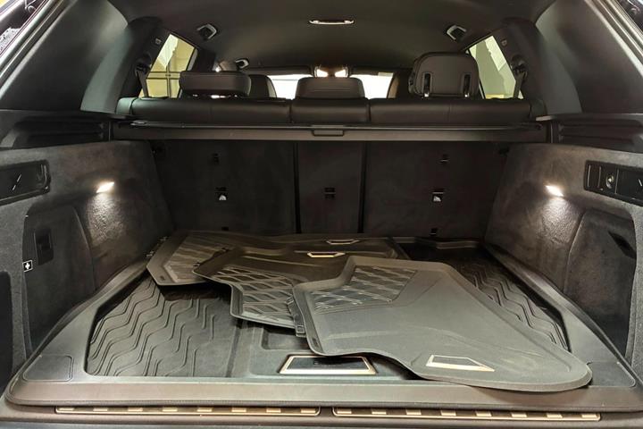 Sort BMW X5 fra 2023