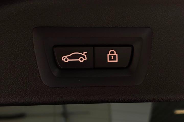 Sort BMW X5 fra 2023