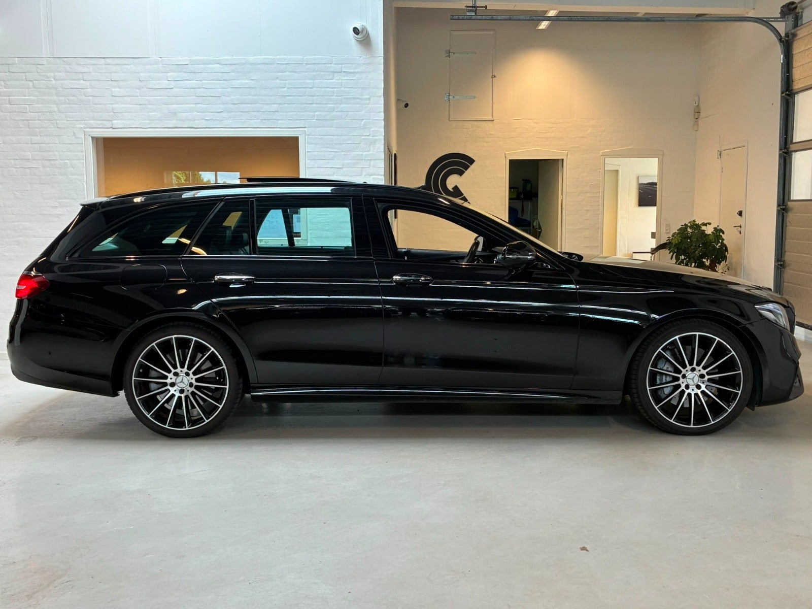 Sort Mercedes E43 fra 2017