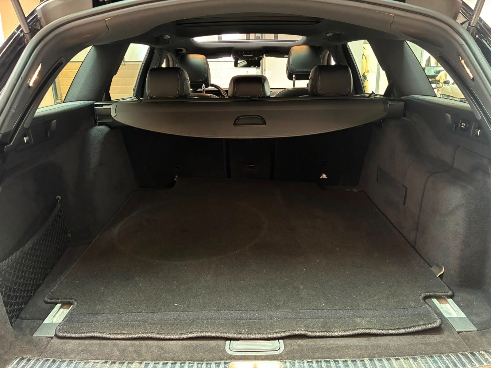 Sort Mercedes E43 fra 2017