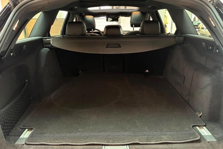 Sort Mercedes E43 fra 2017