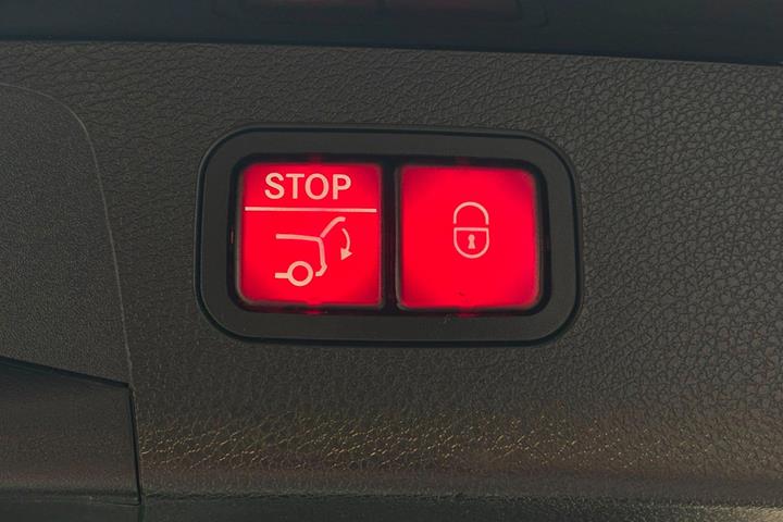 Sort Mercedes E43 fra 2017