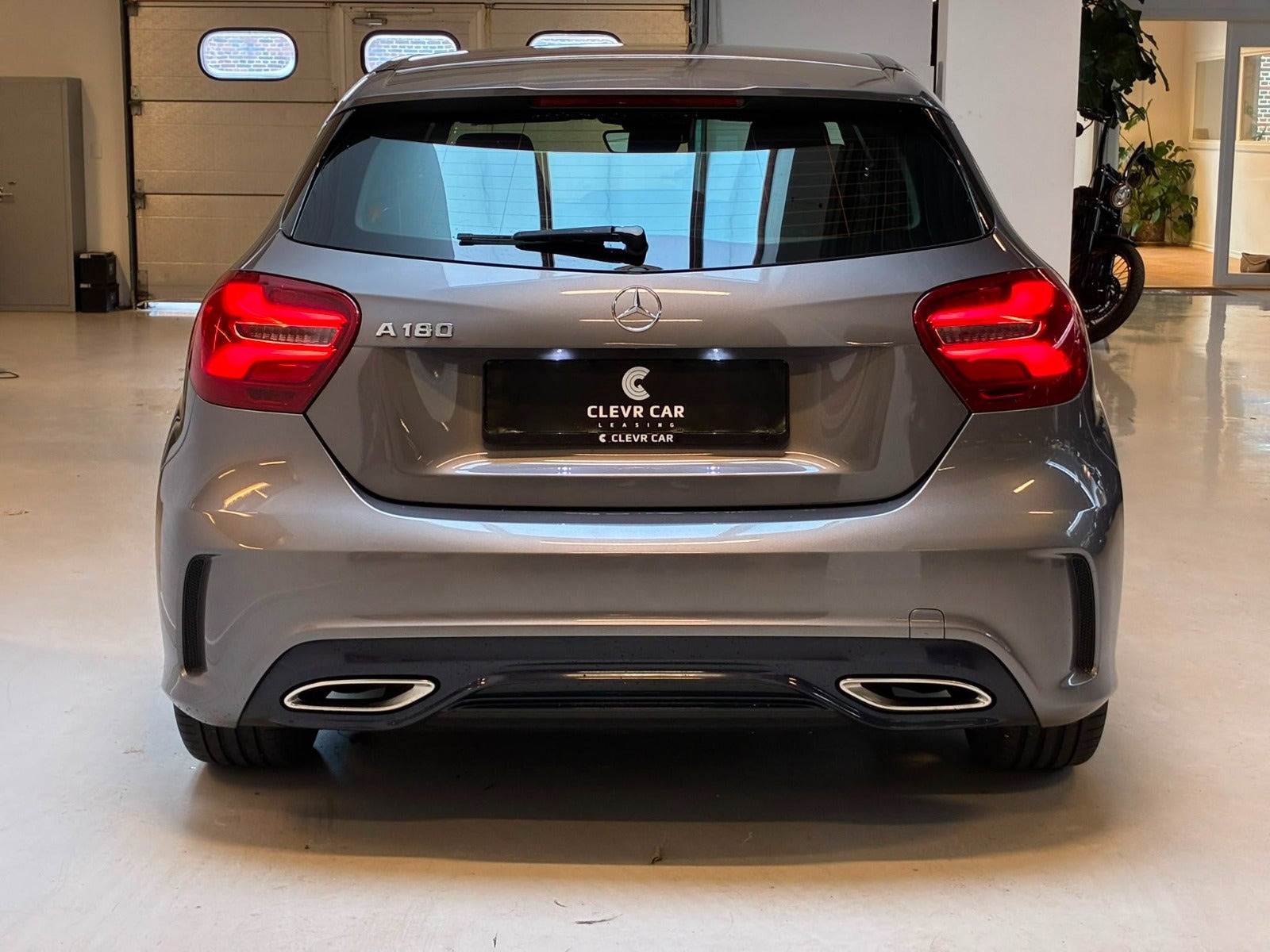 Sølv Mercedes A180 fra 2017