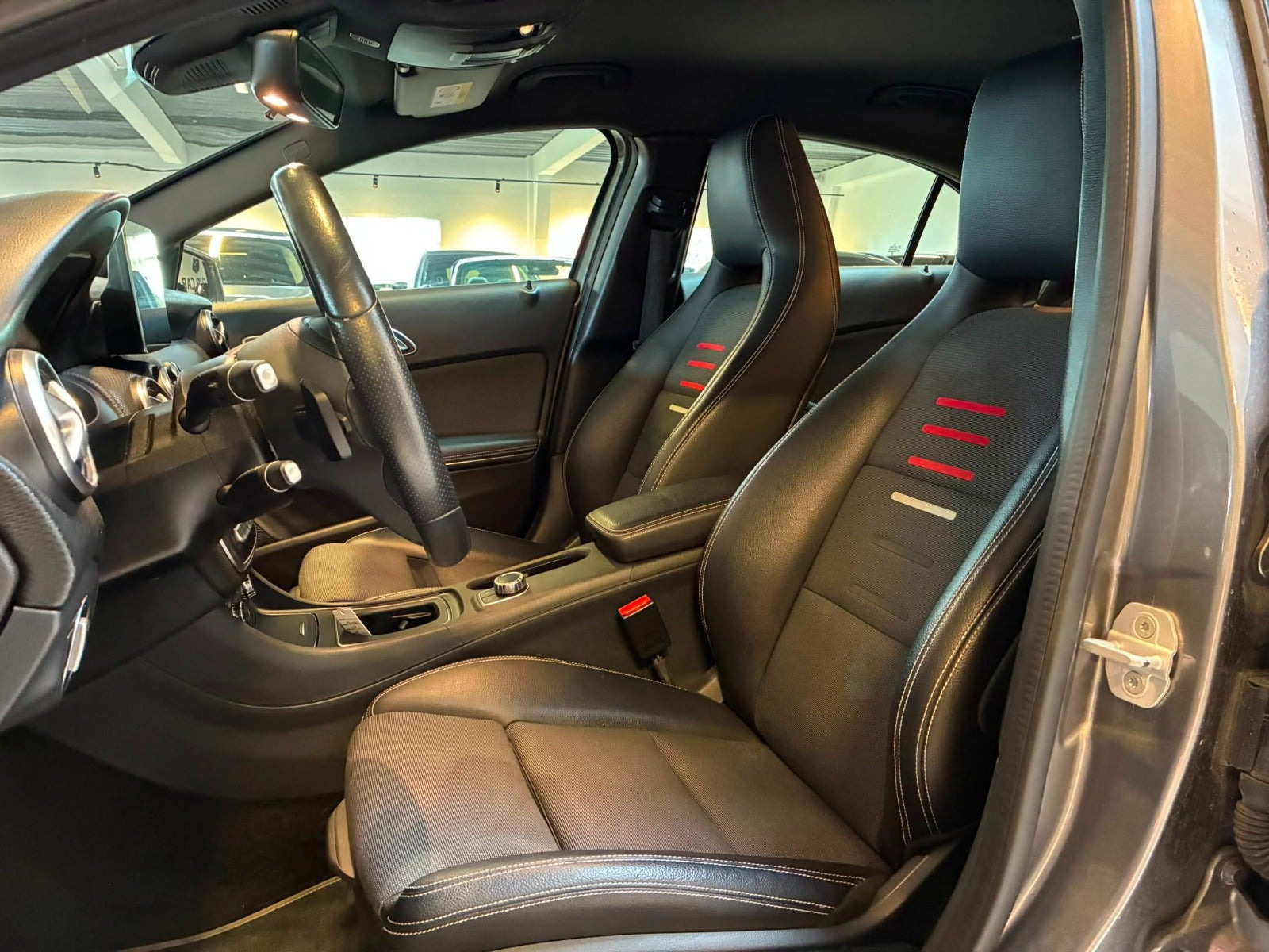 Sølv Mercedes A180 fra 2017