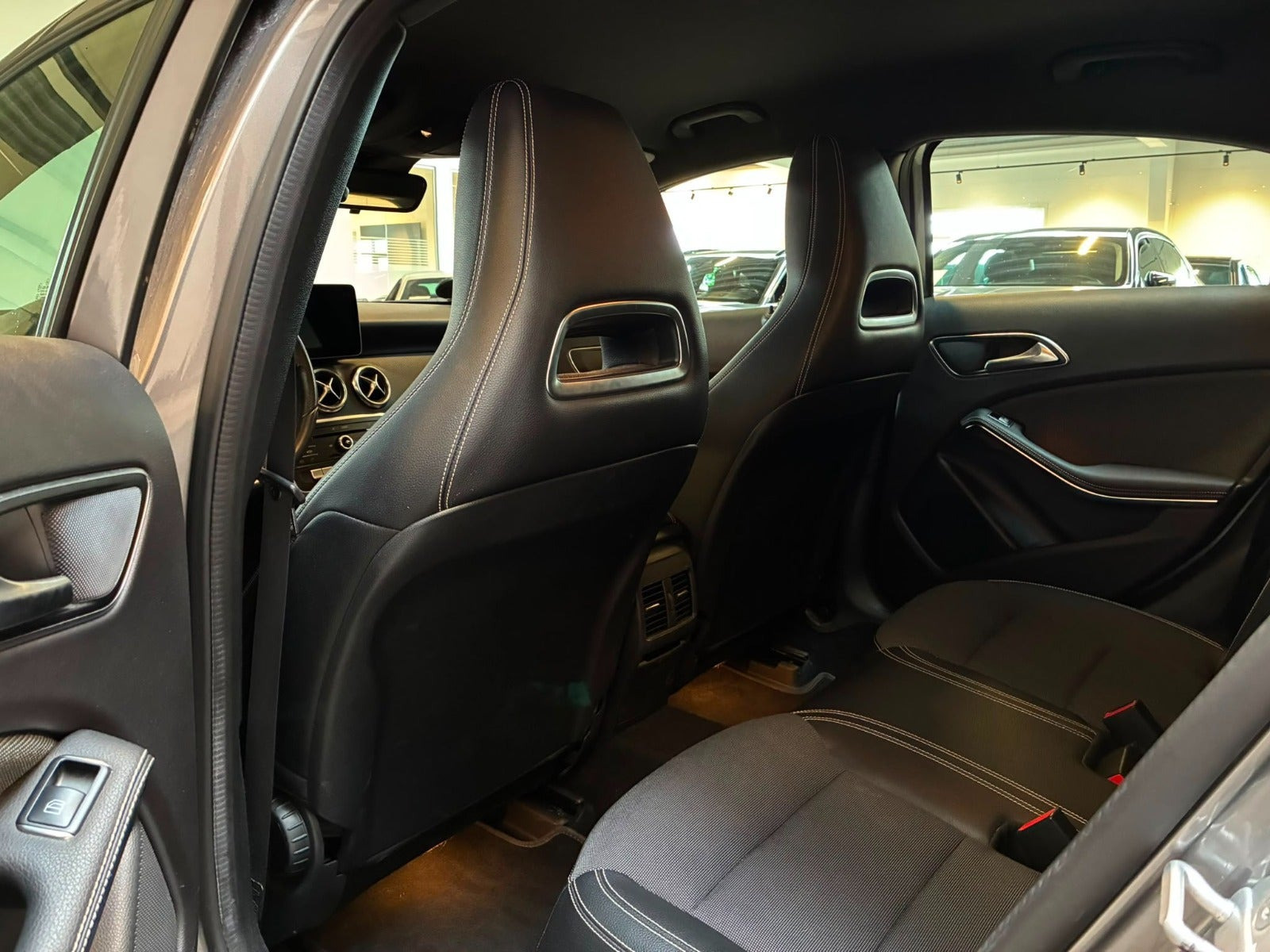 Sølv Mercedes A180 fra 2017