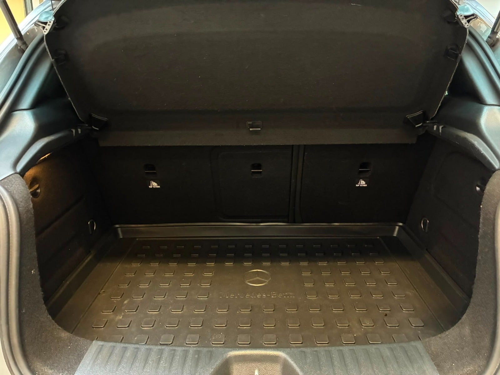 Sølv Mercedes A180 fra 2017
