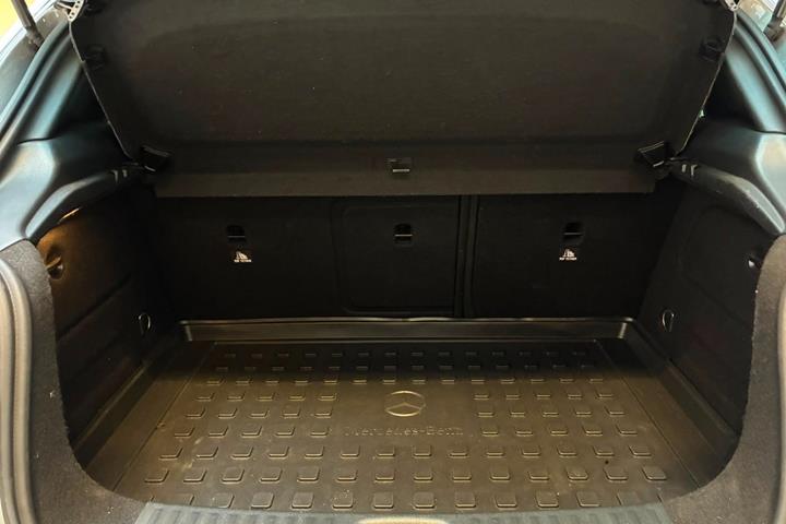Sølv Mercedes A180 fra 2017