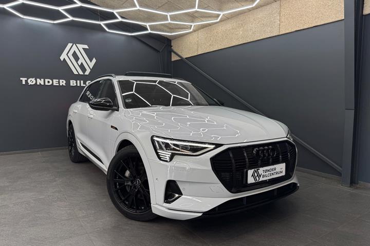 Hvid Audi e-tron fra 2023