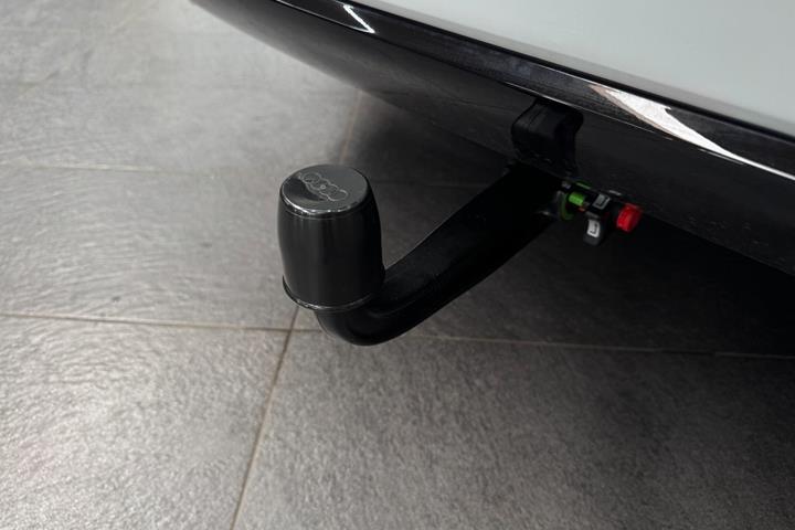 Hvid Audi e-tron fra 2023