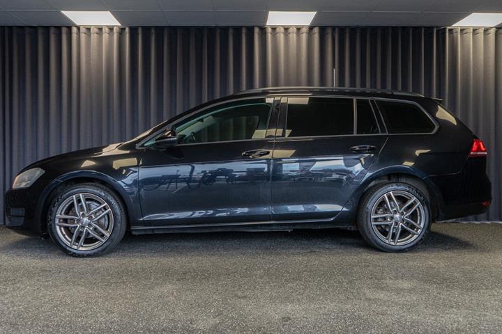 Sort VW Golf VII fra 2014