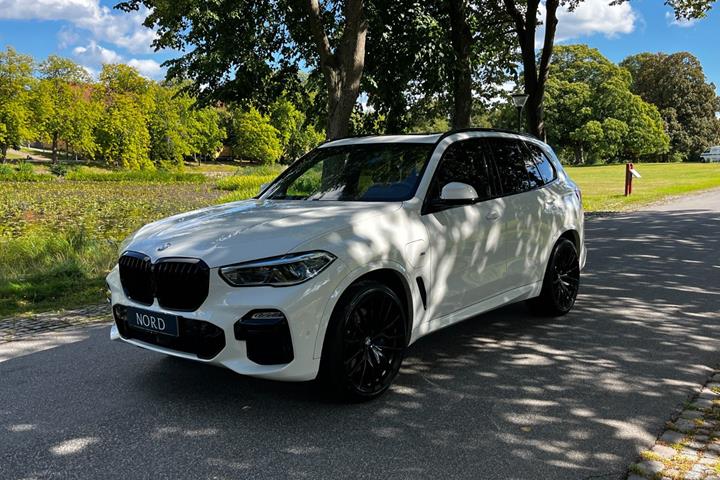 Hvid BMW X5 fra 2021