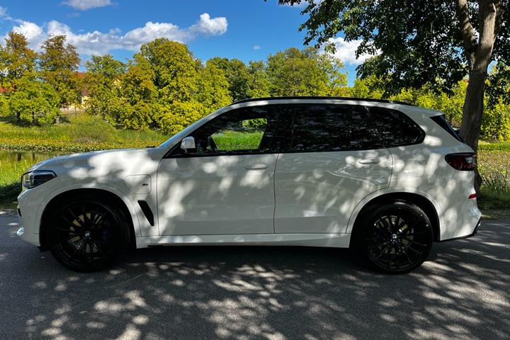 Hvid BMW X5 fra 2021