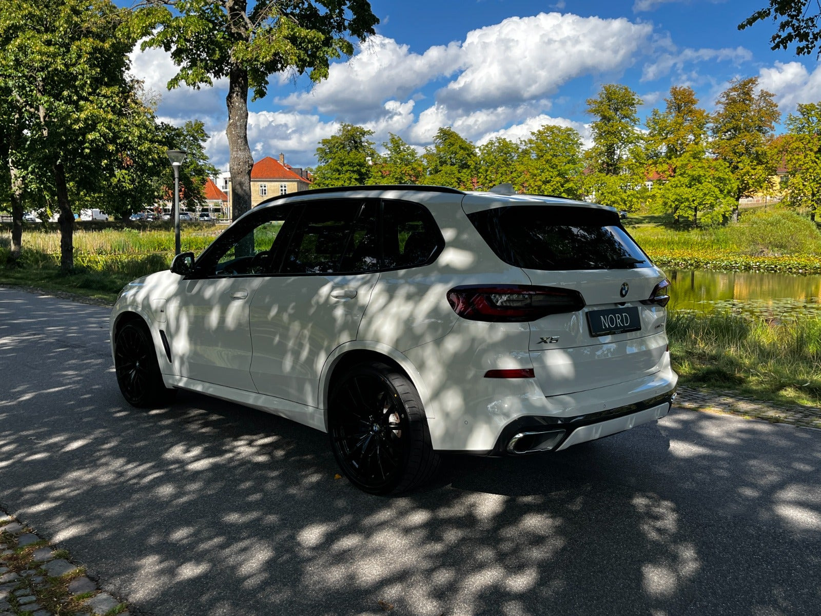 Hvid BMW X5 fra 2021