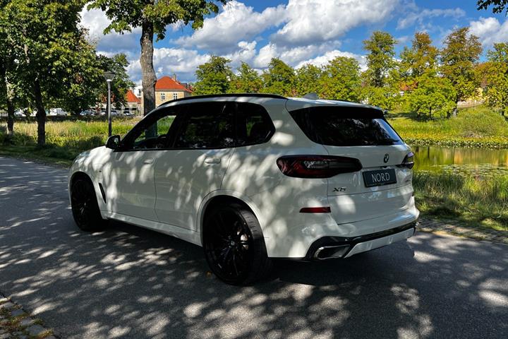 Hvid BMW X5 fra 2021