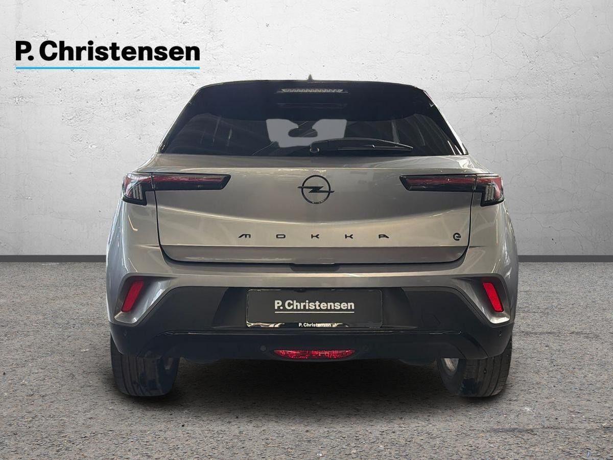 Grå Opel Mokka-e fra 2024