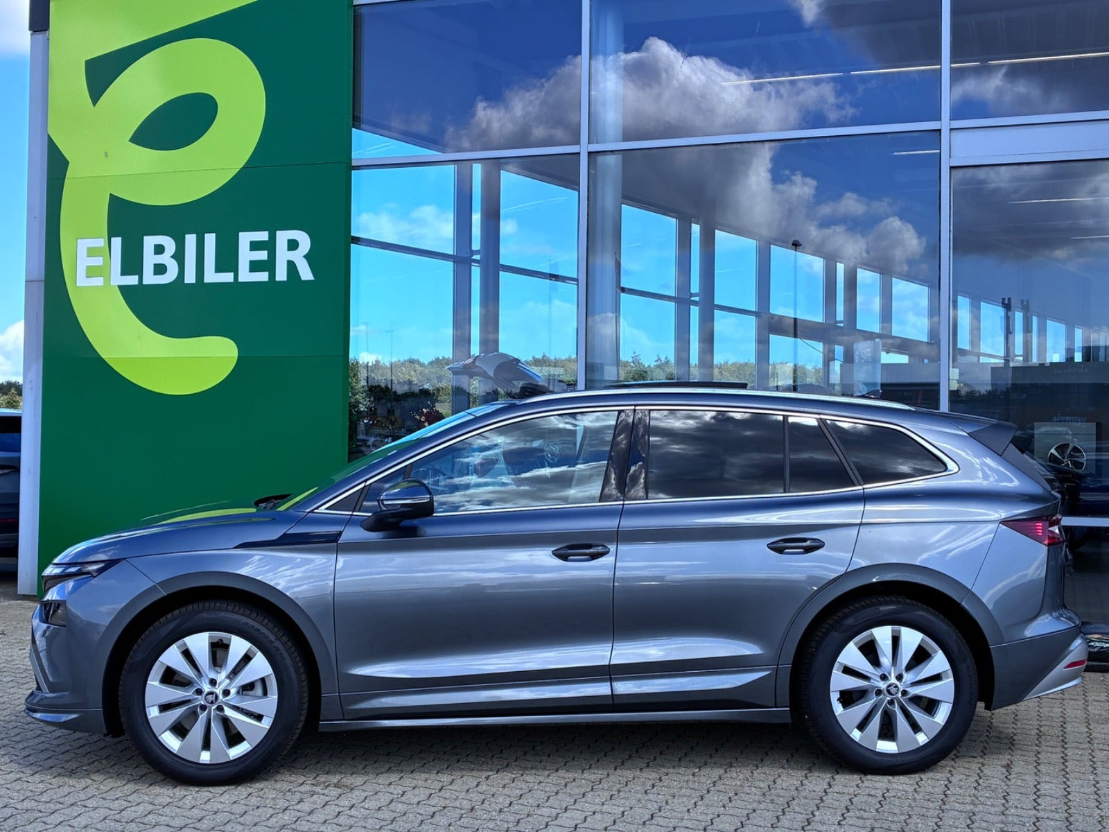 Grå Skoda Enyaq fra 2026