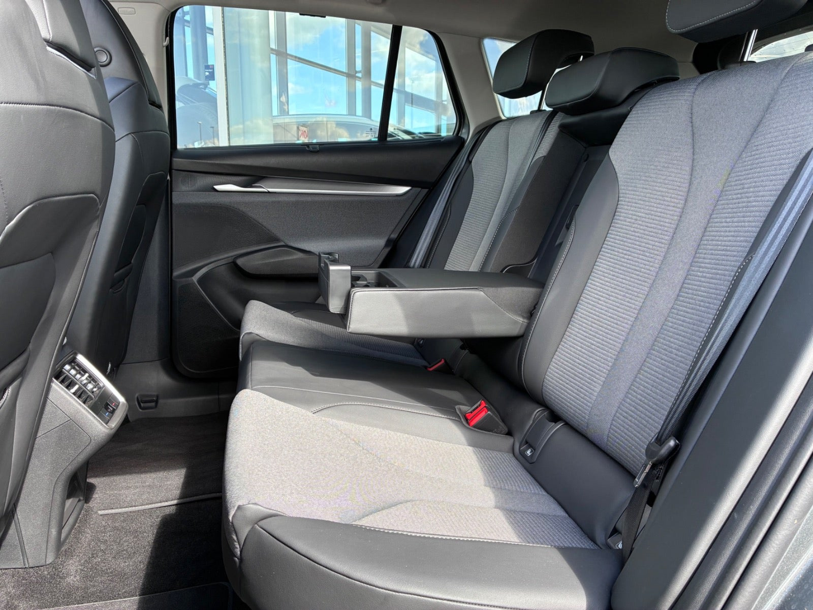 Grå Skoda Enyaq fra 2026