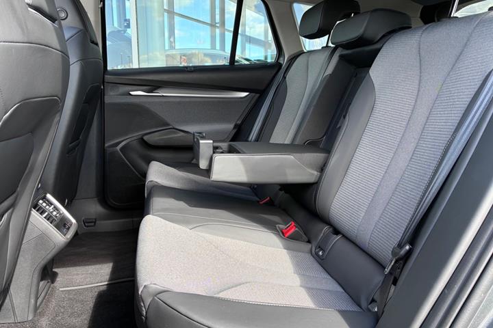 Grå Skoda Enyaq fra 2026