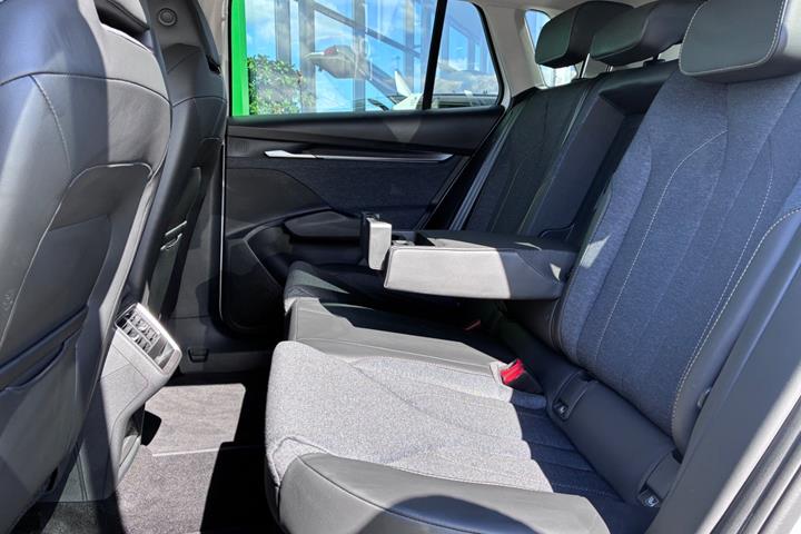 Hvid Skoda Elroq fra 2026