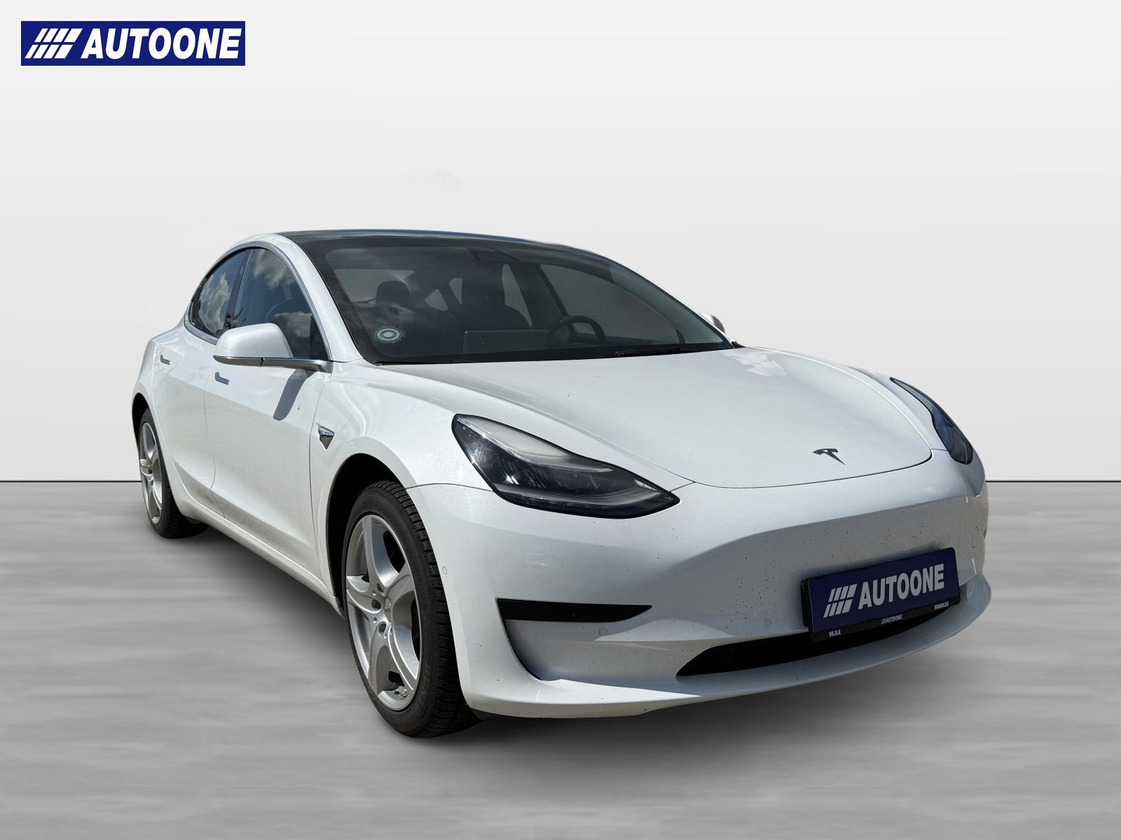 Hvid Tesla Model 3 fra 2019