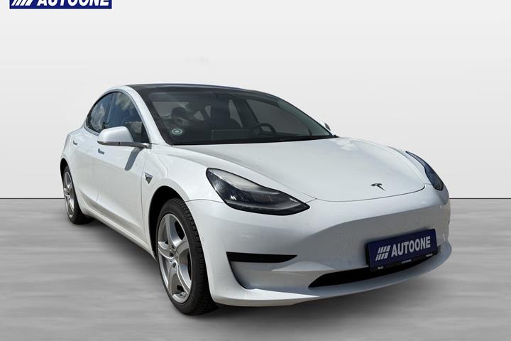 Hvid Tesla Model 3 fra 2019