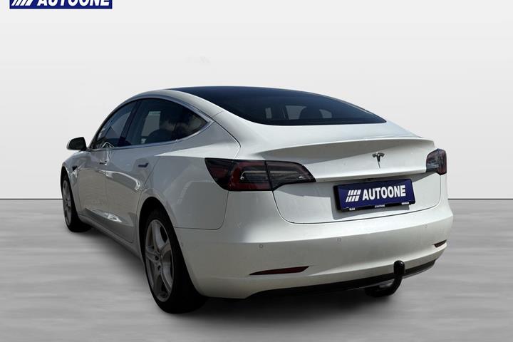 Hvid Tesla Model 3 fra 2019