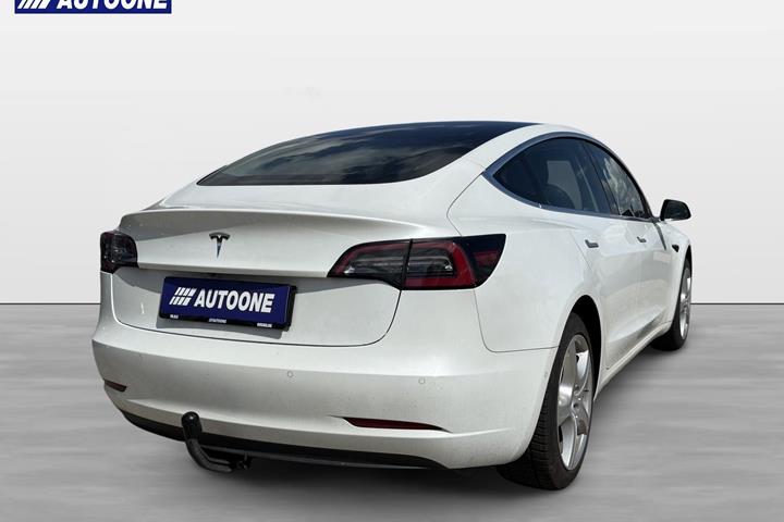 Hvid Tesla Model 3 fra 2019