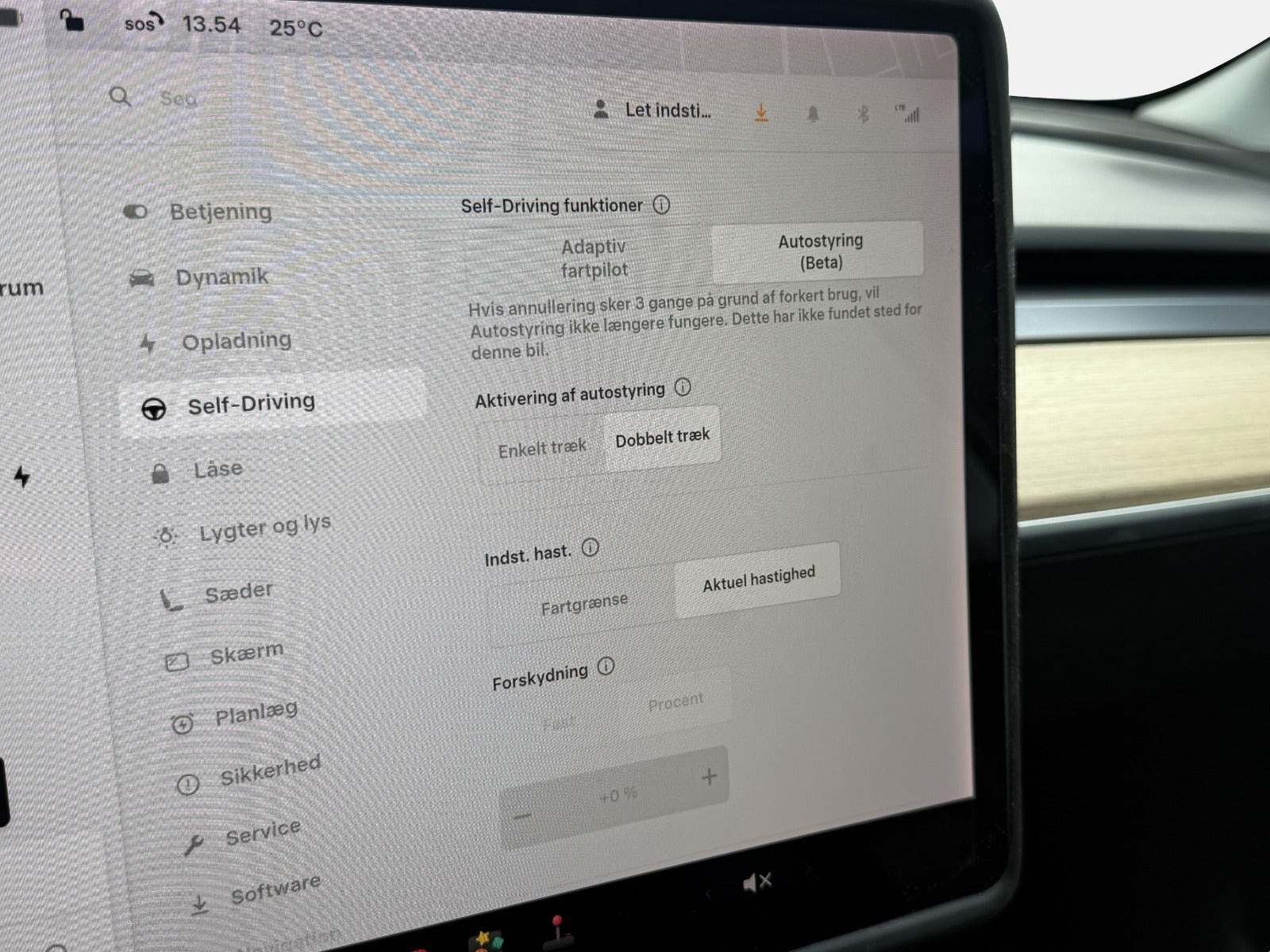 Hvid Tesla Model 3 fra 2019