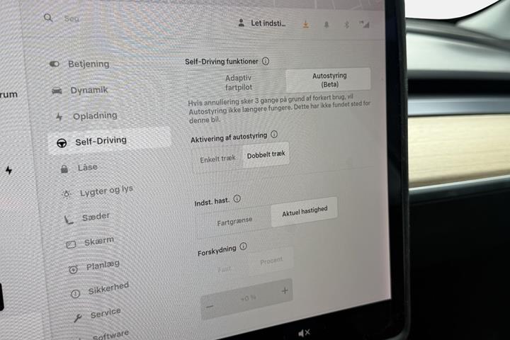 Hvid Tesla Model 3 fra 2019