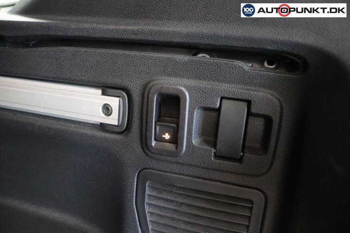 Grå VW Touran fra 2019