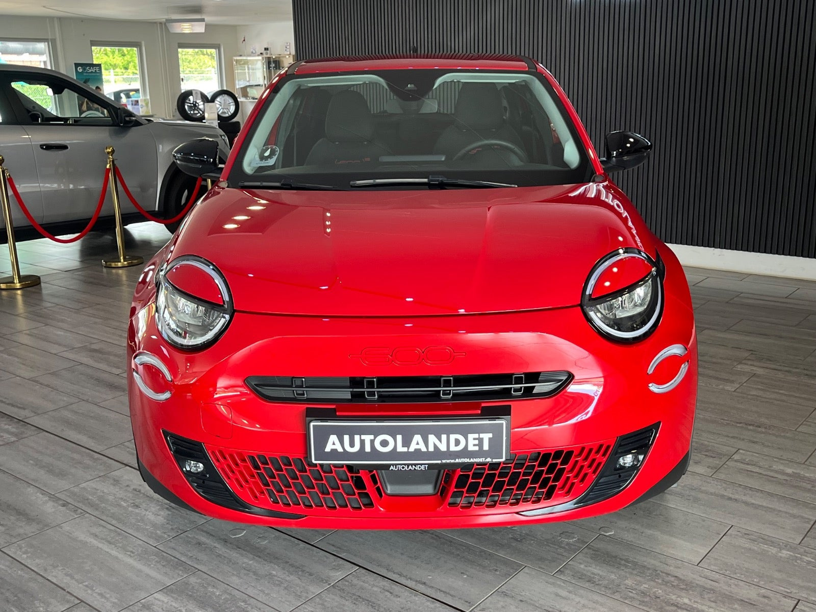 Rød Fiat 600e fra 2024