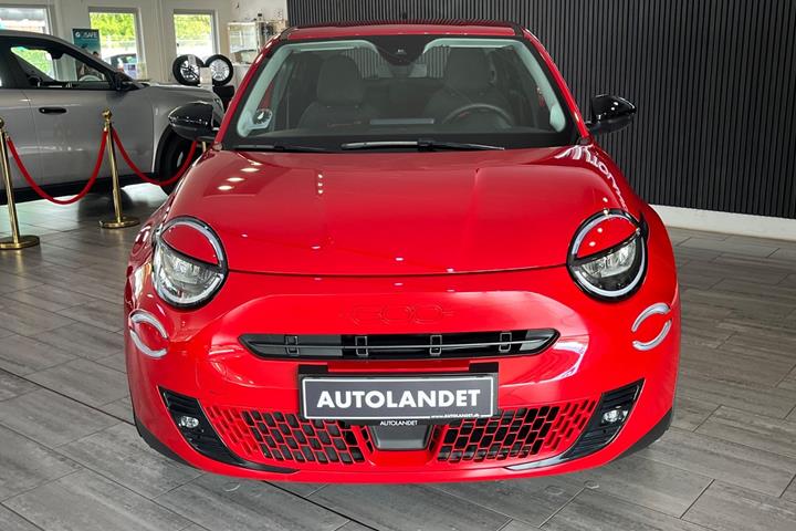 Rød Fiat 600e fra 2024