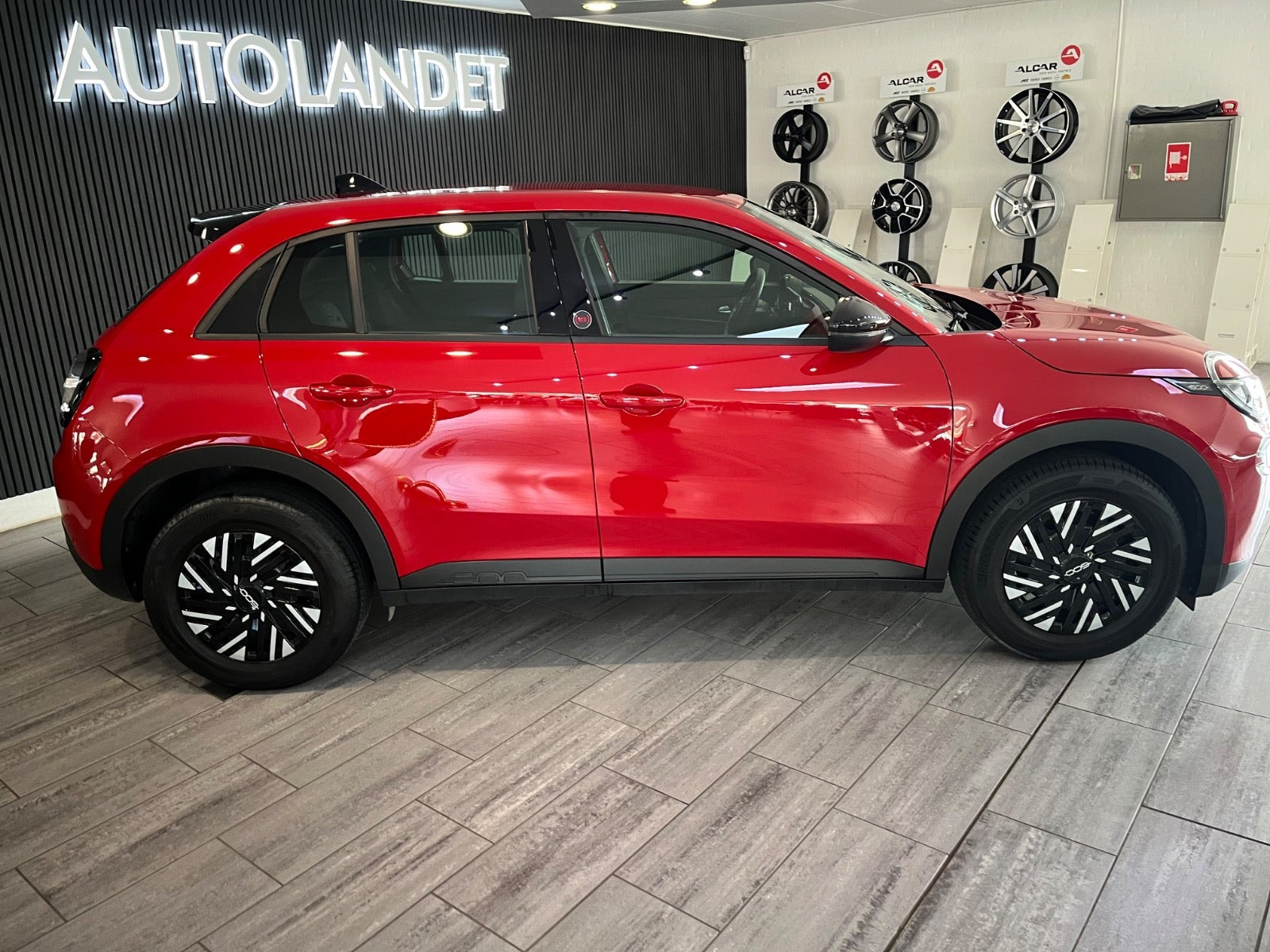 Rød Fiat 600e fra 2024