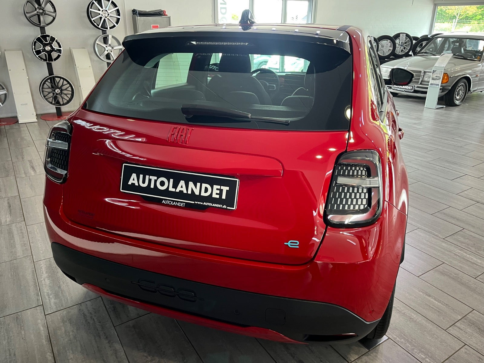 Rød Fiat 600e fra 2024