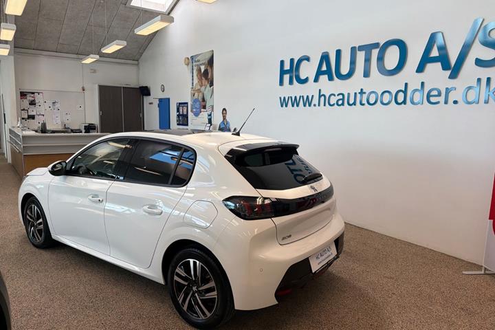 Hvid Peugeot 208 fra 2020