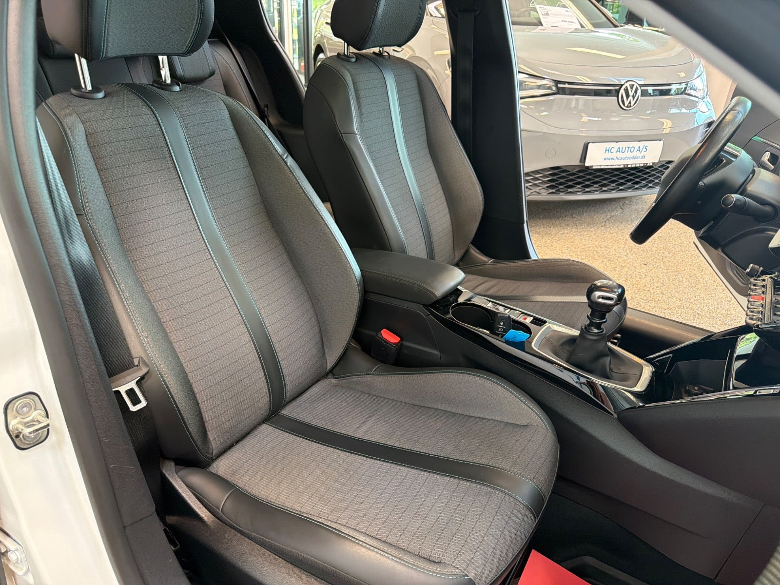 Hvid Peugeot 208 fra 2020
