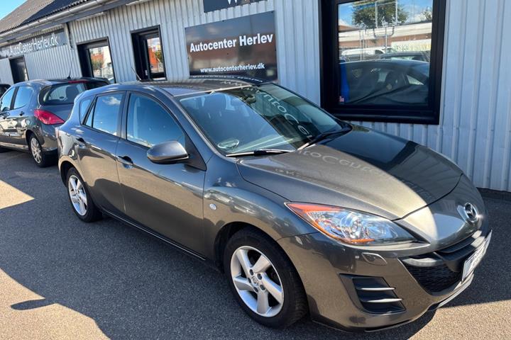 Grå Mazda 3 fra 2011