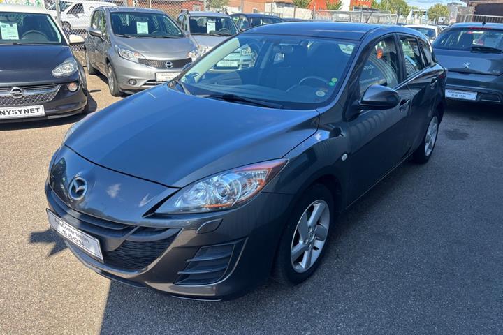 Grå Mazda 3 fra 2011