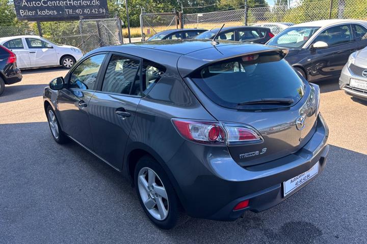 Grå Mazda 3 fra 2011