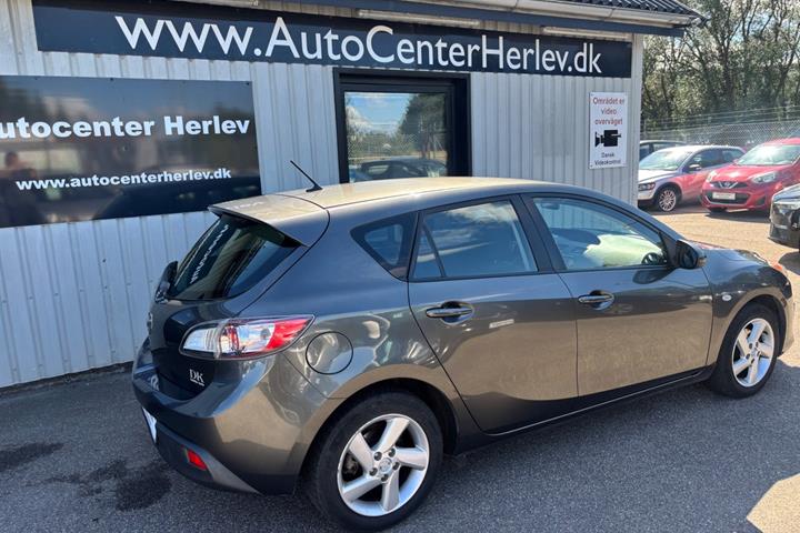Grå Mazda 3 fra 2011