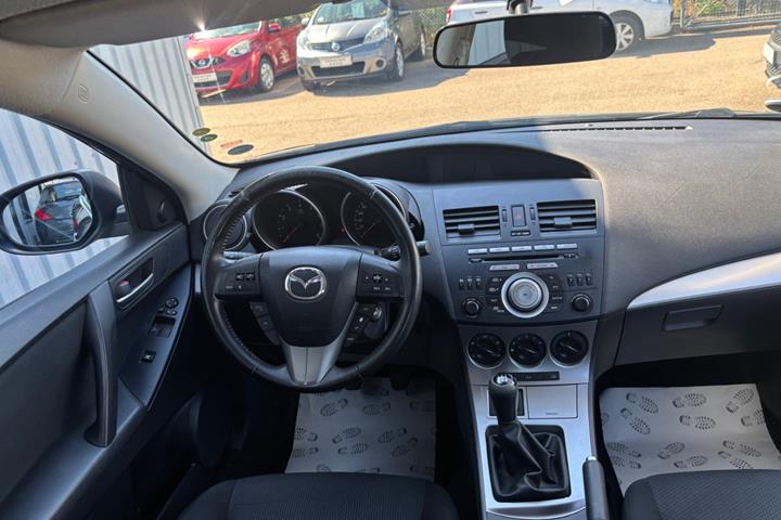 Grå Mazda 3 fra 2011