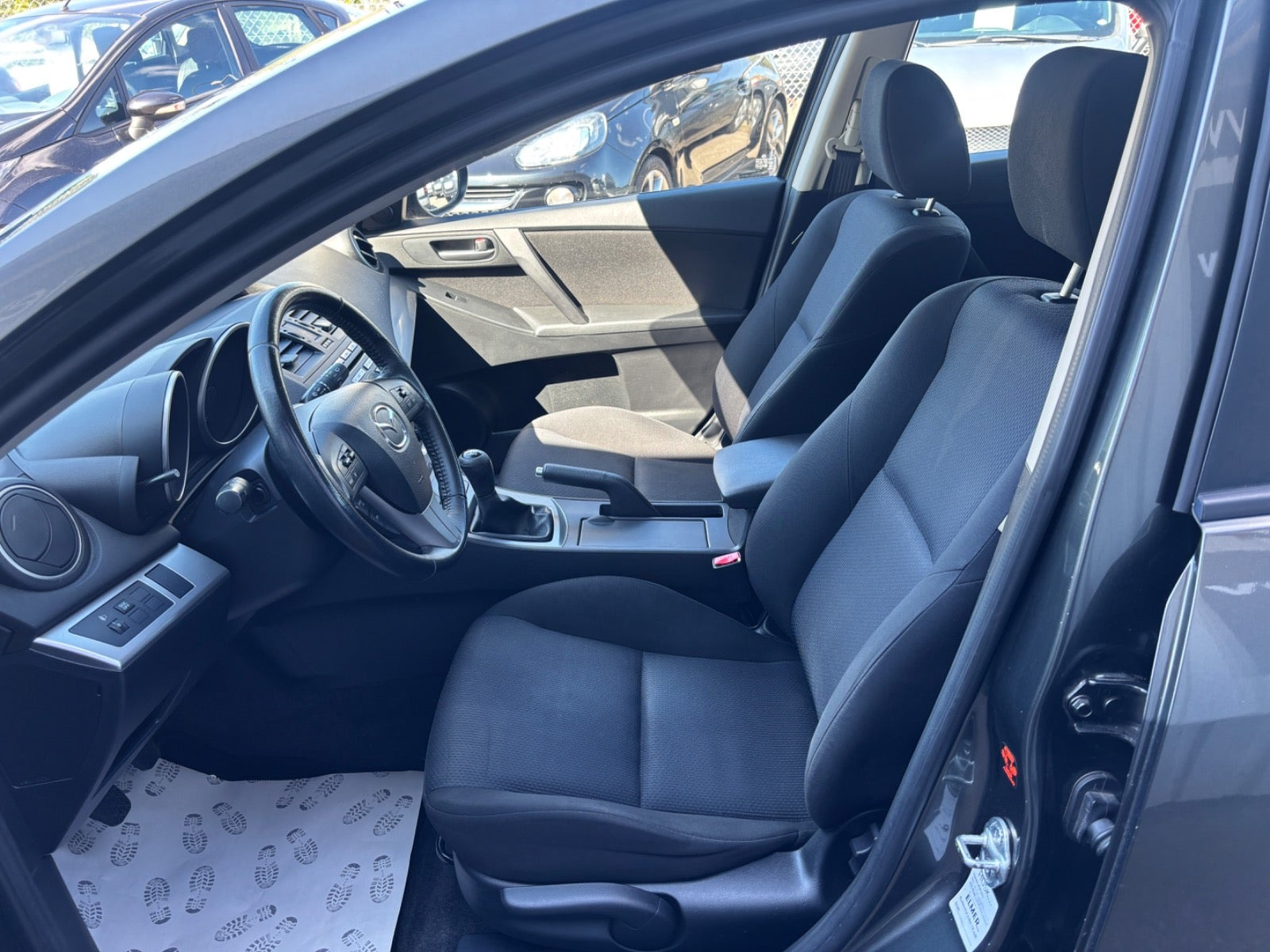Grå Mazda 3 fra 2011